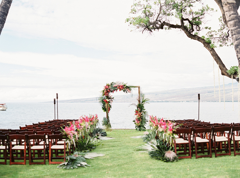 Honualai ~ Sullivan Estate, Tropical Hawaii Wedding - Vintage & Lace ...